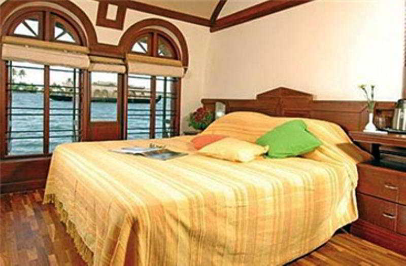 Lemon Tree Vembanad Lake Resort, Kerala Alappuzha Exterior photo