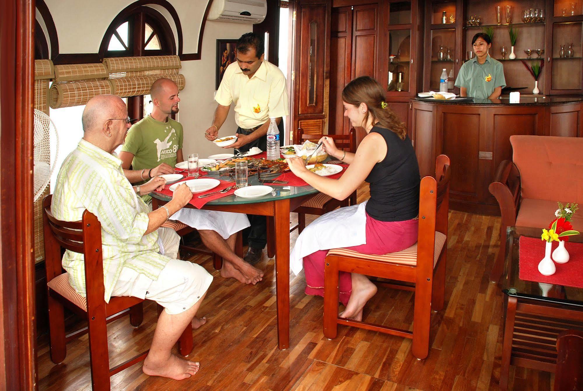 Lemon Tree Vembanad Lake Resort, Kerala Alappuzha Exterior photo