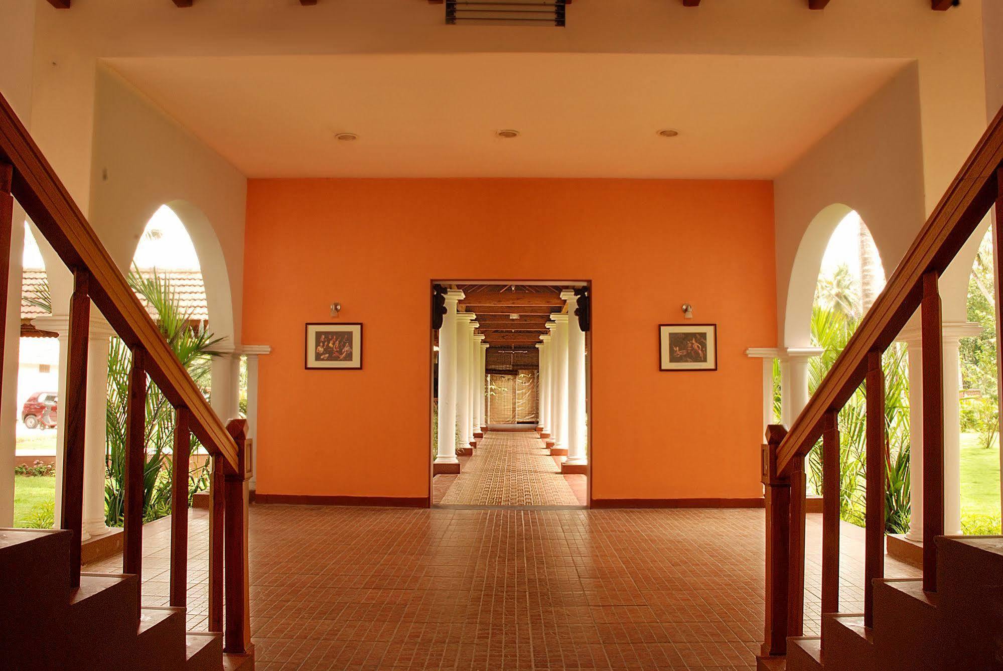 Lemon Tree Vembanad Lake Resort, Kerala Alappuzha Exterior photo