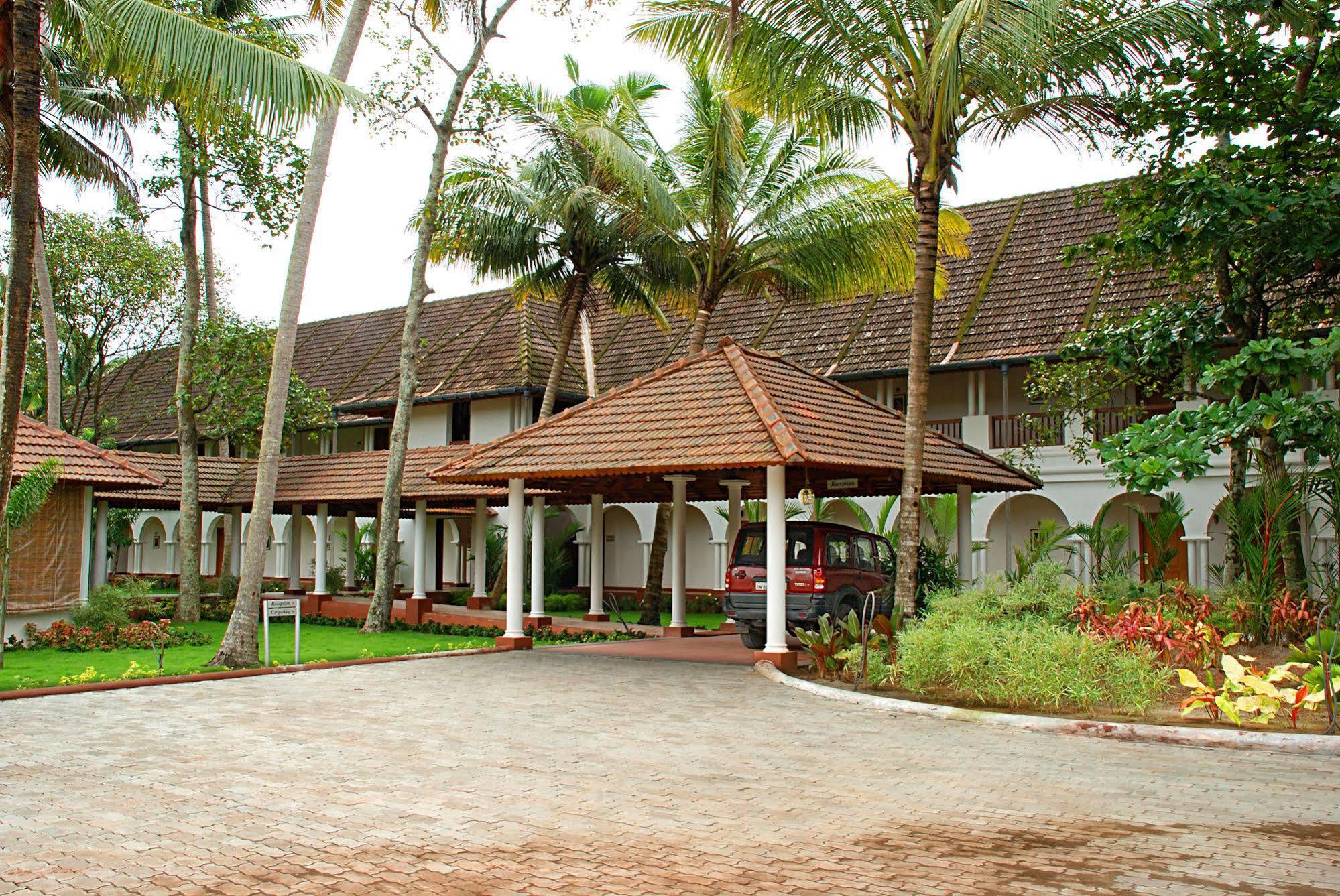 Lemon Tree Vembanad Lake Resort, Kerala Alappuzha Exterior photo