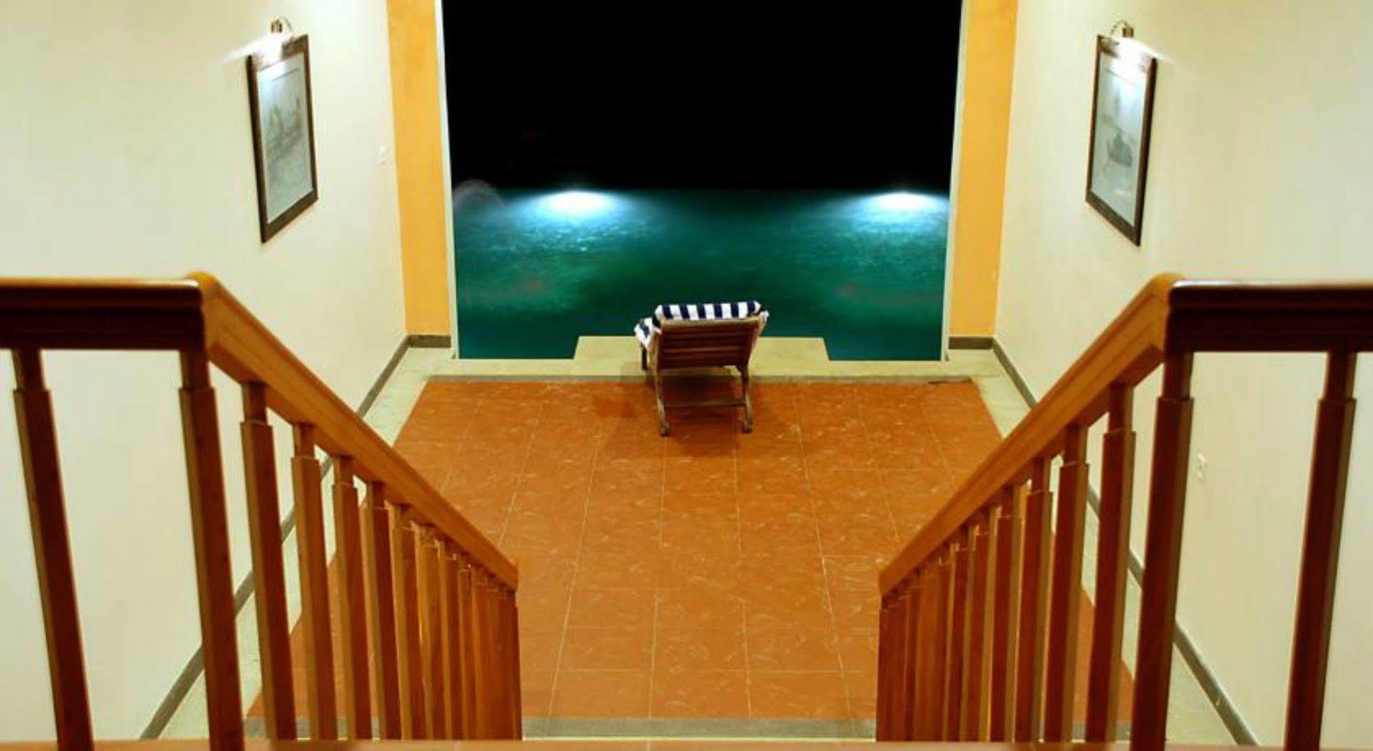 Lemon Tree Vembanad Lake Resort, Kerala Alappuzha Exterior photo